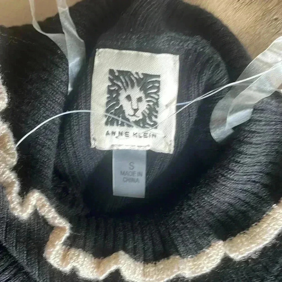Anne Klein size Small mock turtleneck.  NWT. - Picture 6 of 7